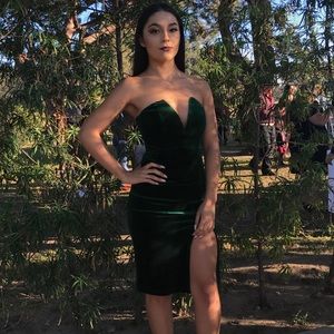 Velvet dark green fitted dress